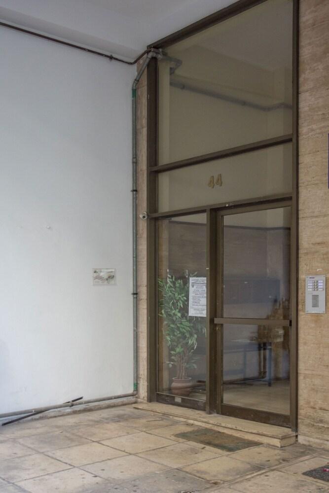 Nikis Suites Syntagma-Plaka By Ghh Атина Екстериор снимка